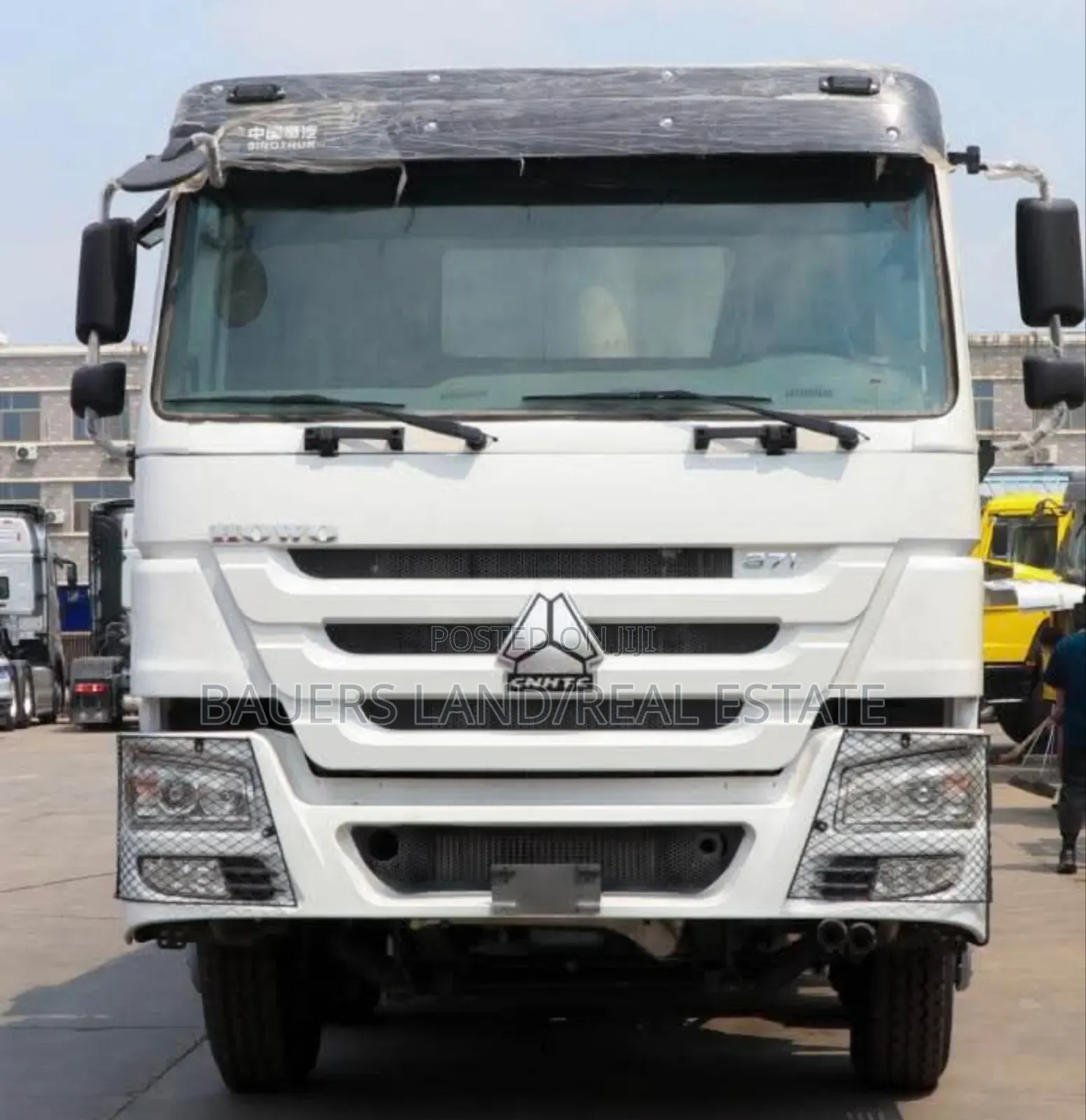 Sinotruk Howo 371hp 8x4 Dump Truck