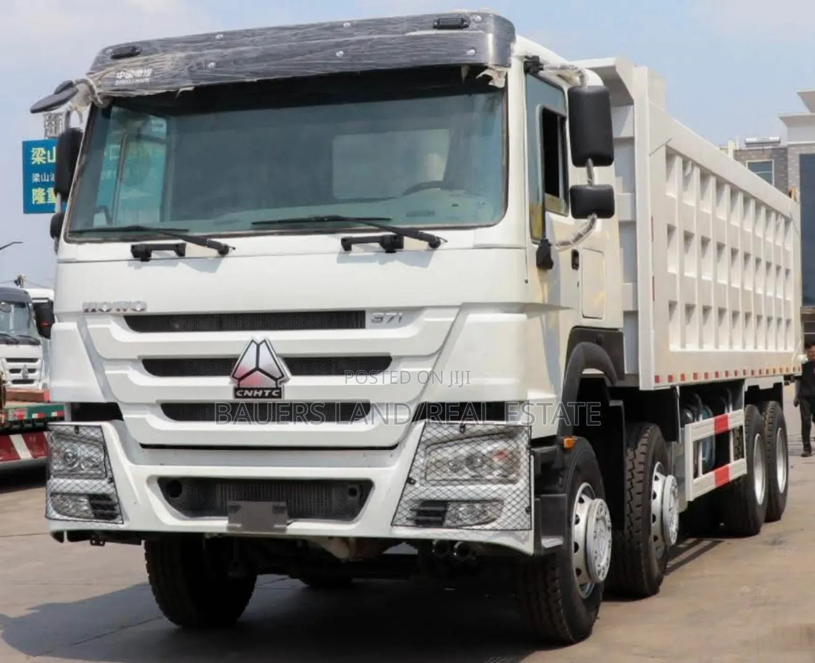 Sinotruk Howo 371hp 8x4 Dump Truck