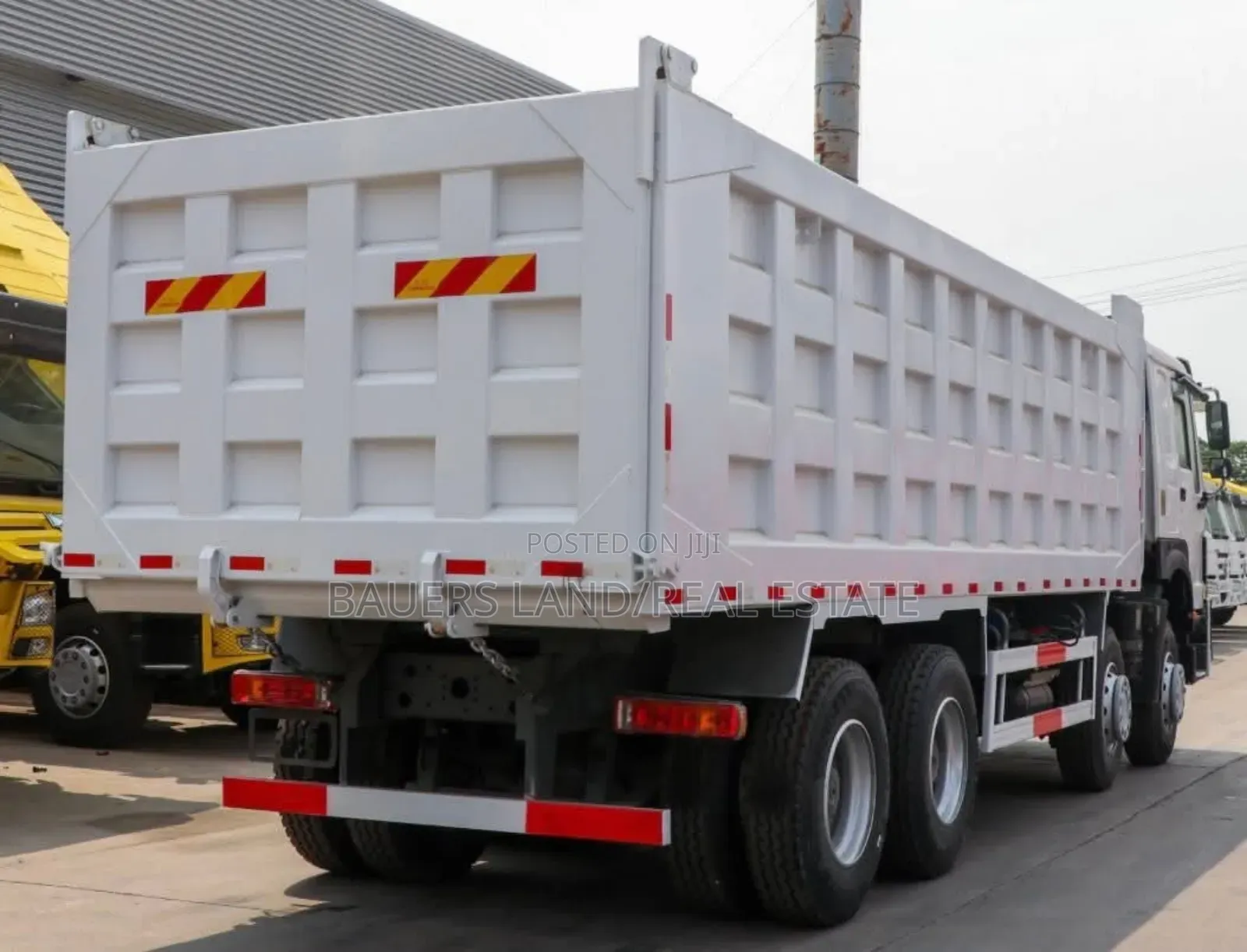 Sinotruk Howo 371hp 8x4 Dump Truck