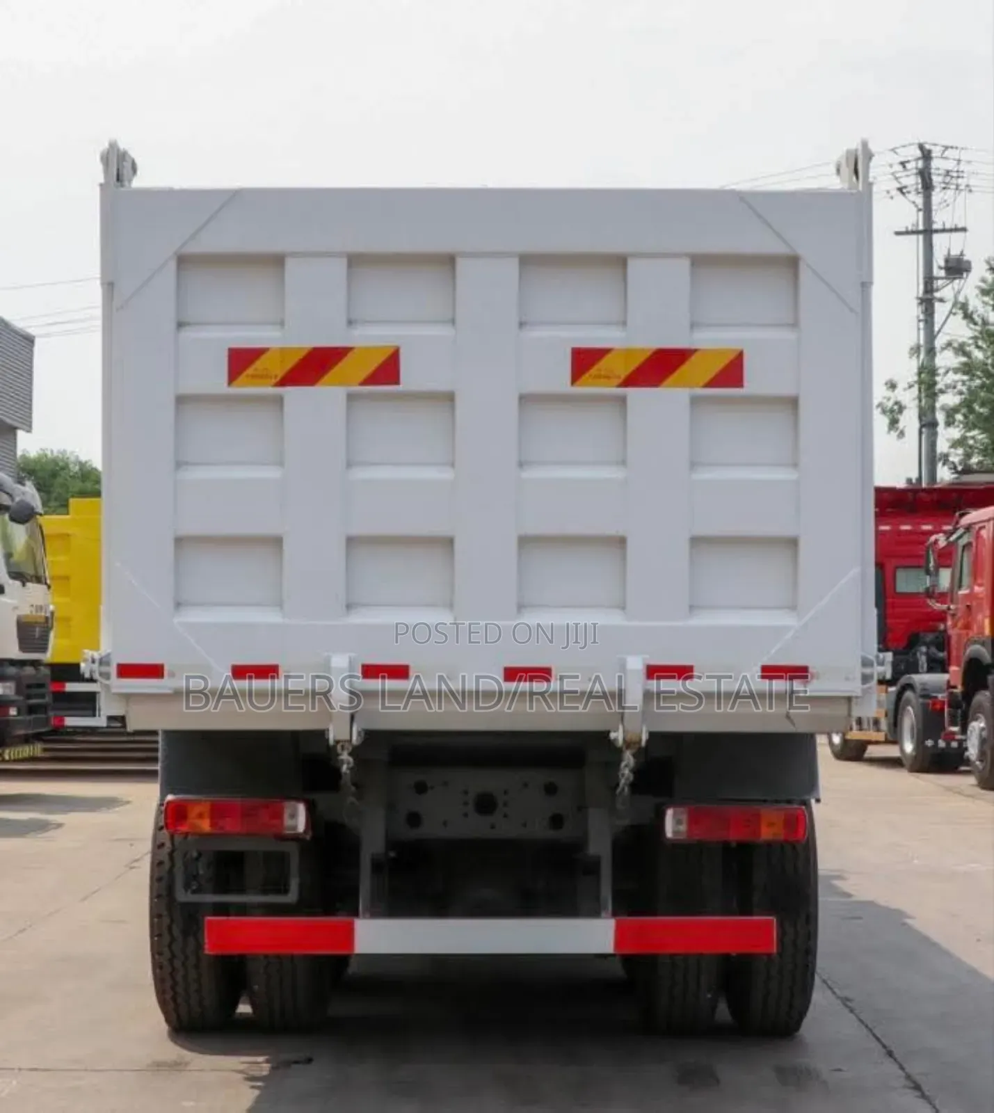 Sinotruk Howo 371hp 8x4 Dump Truck