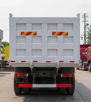 Sinotruk Howo 371hp 8x4 Dump Truck