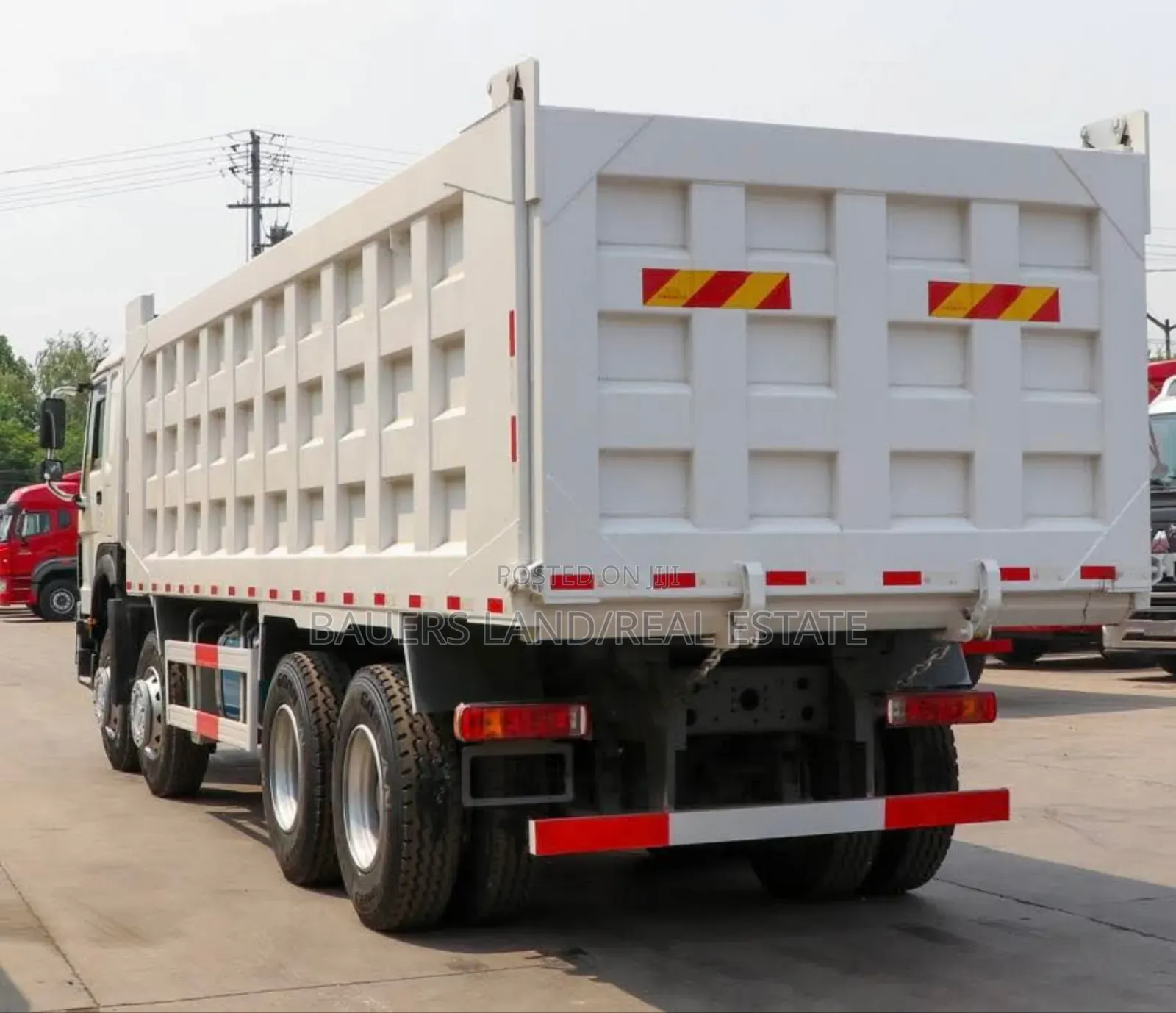 Sinotruk Howo 371hp 8x4 Dump Truck