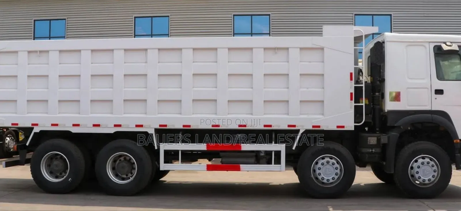 Sinotruk Howo 371hp 8x4 Dump Truck