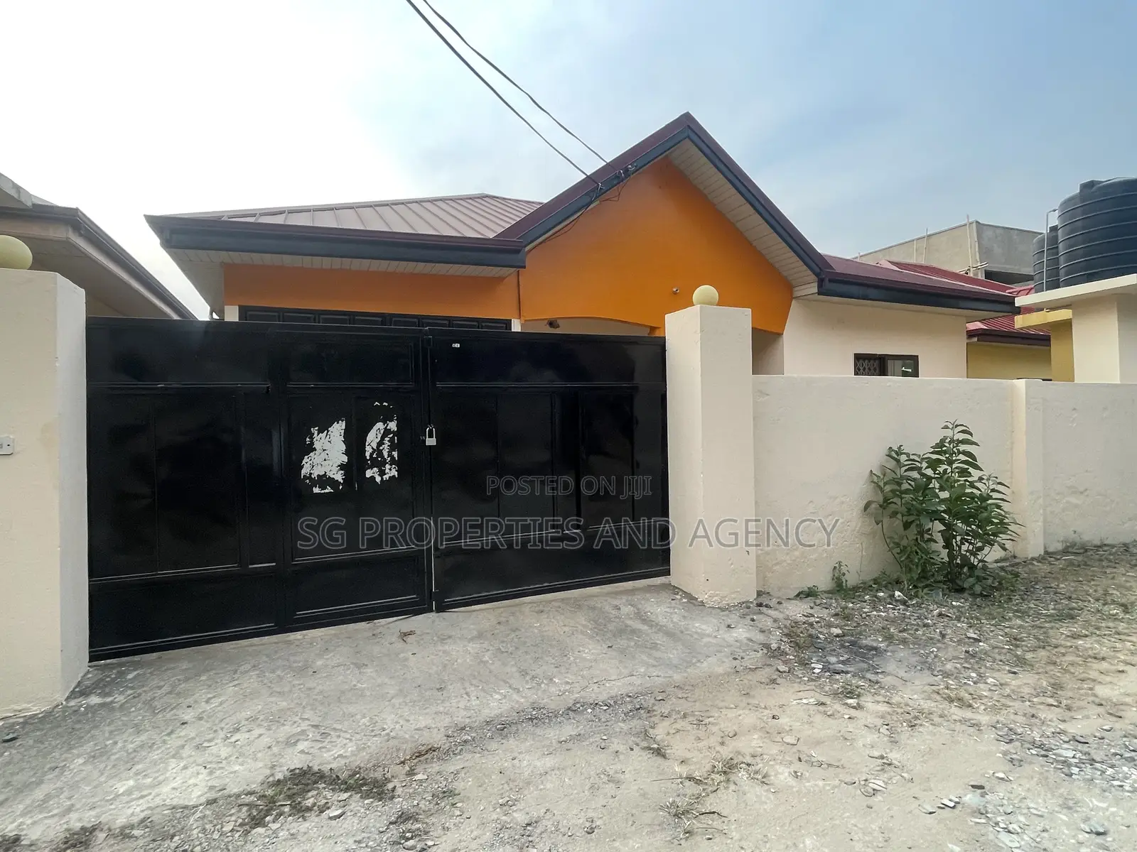3bdrm House in Lashibi, Sakumono for rent
