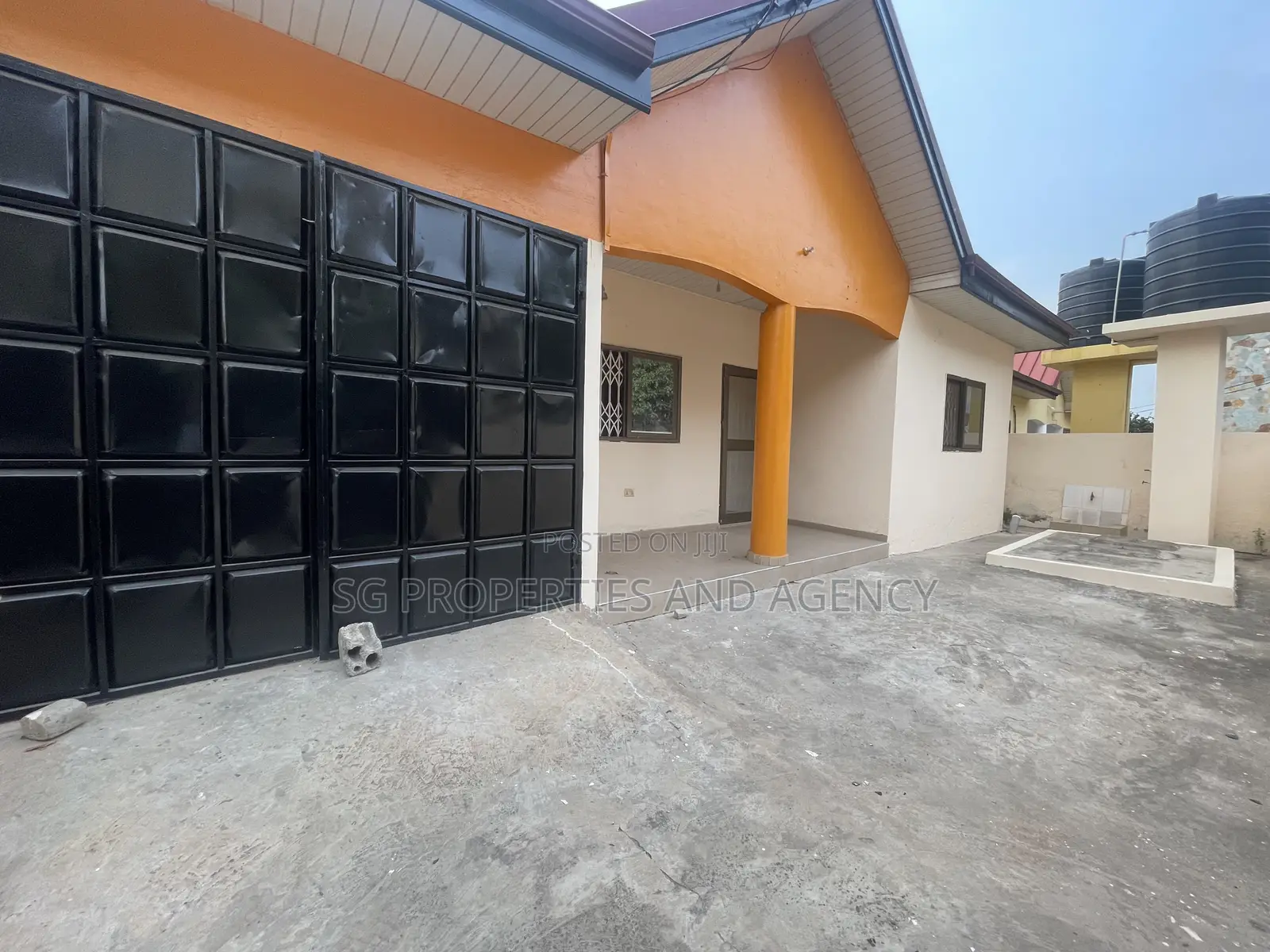 3bdrm House in Lashibi, Sakumono for rent