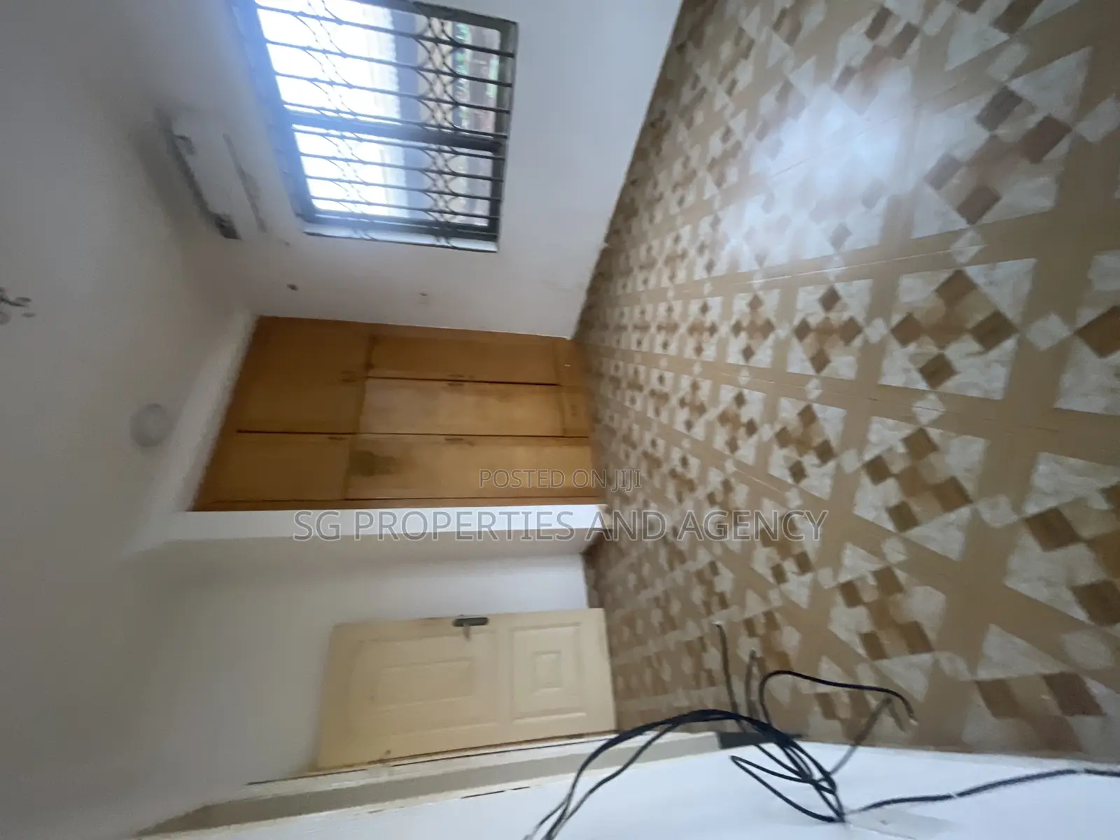 3bdrm Apartment in Lashibi, Sakumono for rent