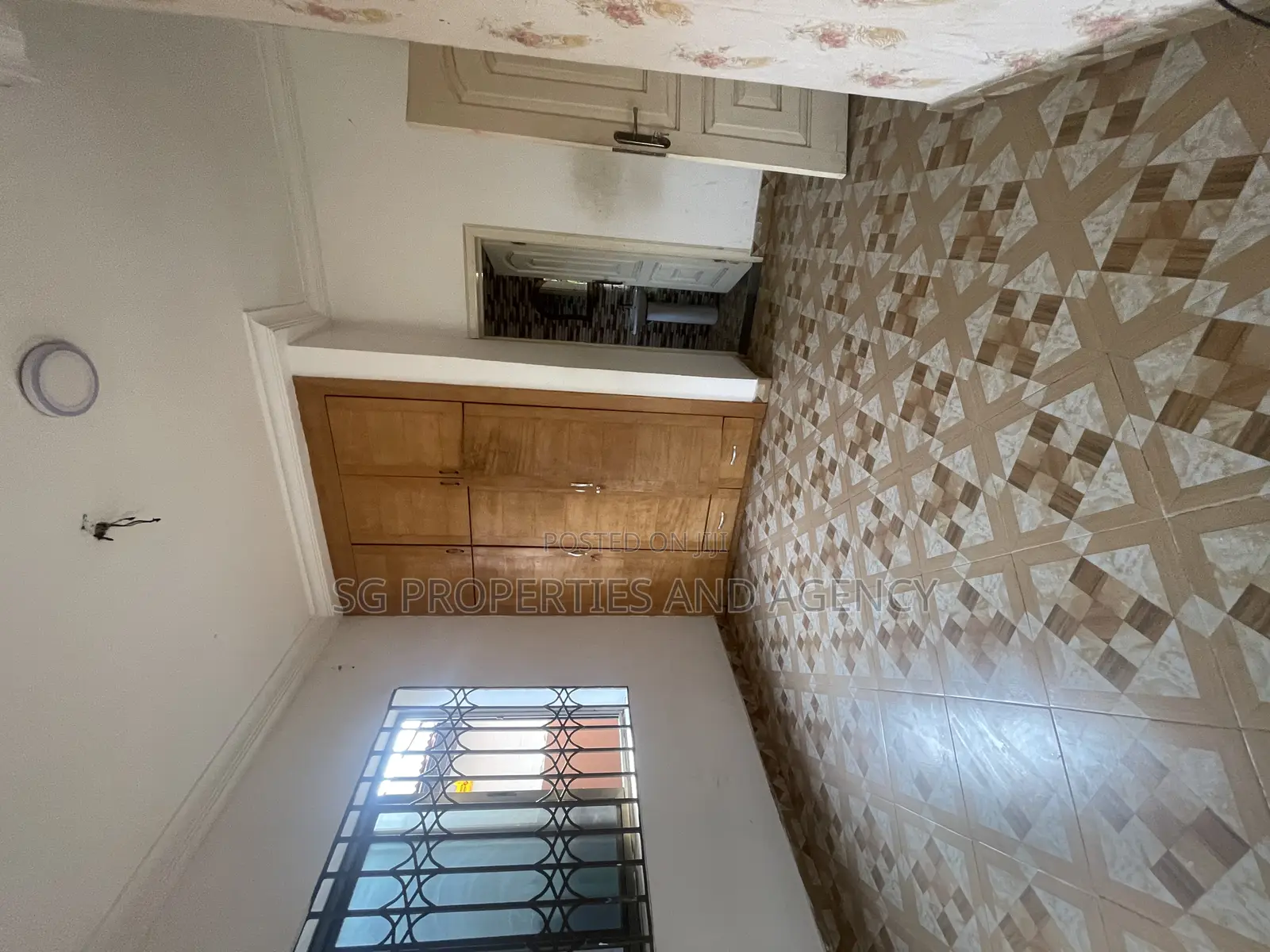 3bdrm Apartment in Lashibi, Sakumono for rent