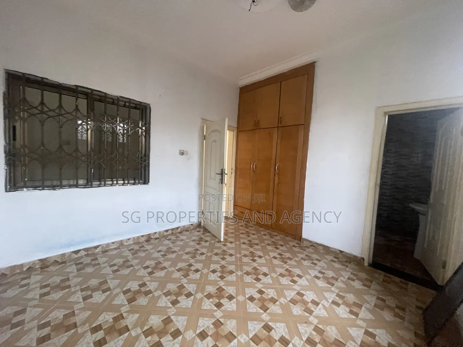 3bdrm Apartment in Lashibi, Sakumono for rent