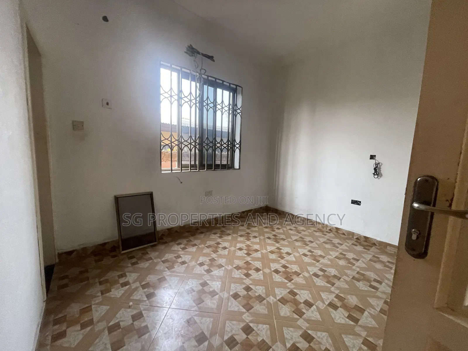 3bdrm Apartment in Lashibi, Sakumono for rent