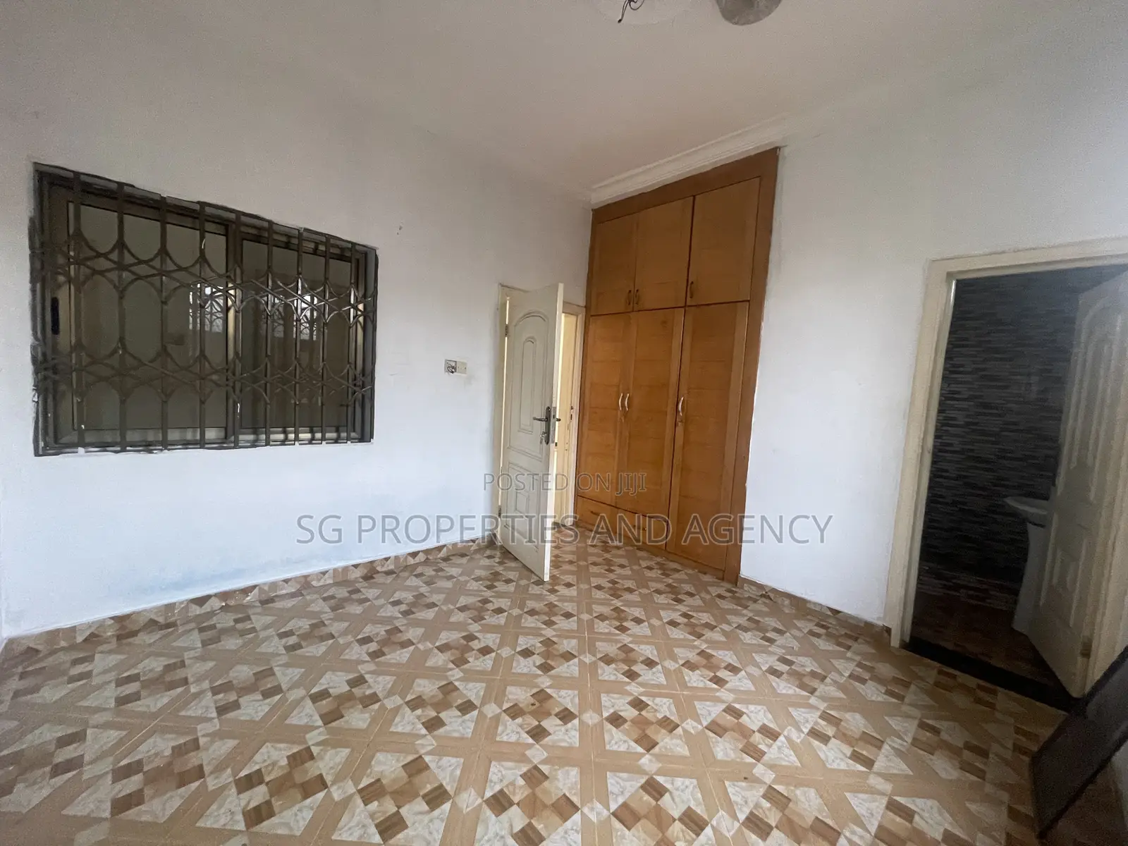 3bdrm Apartment in Lashibi, Sakumono for rent