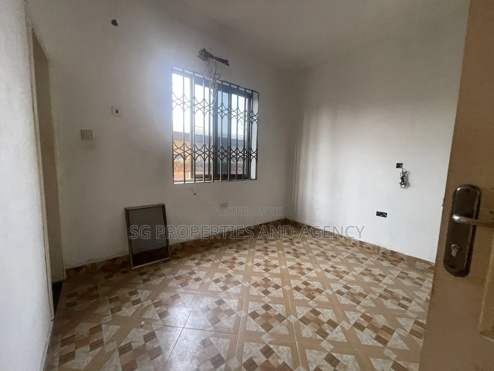 3bdrm Apartment in Lashibi, Sakumono for rent