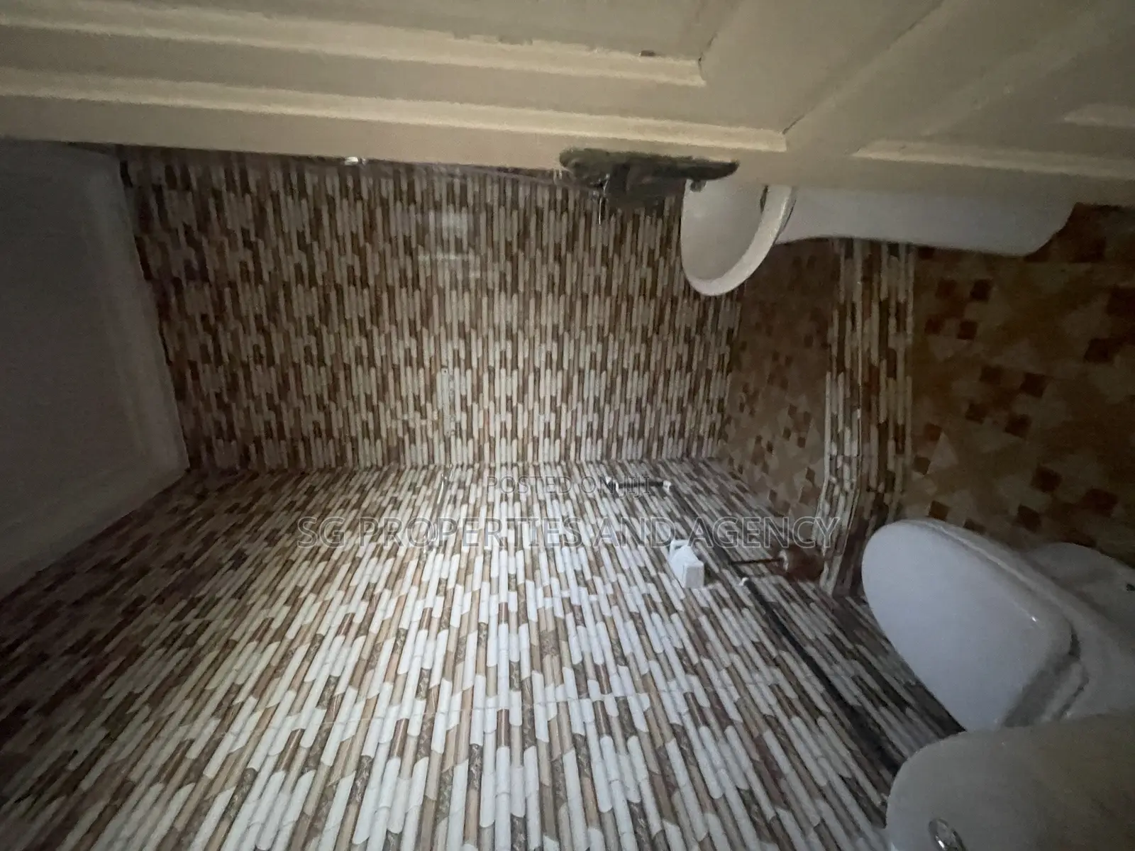 3bdrm Apartment in Lashibi, Sakumono for rent