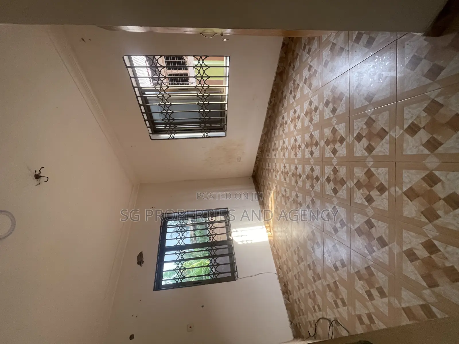 3bdrm Apartment in Lashibi, Sakumono for rent