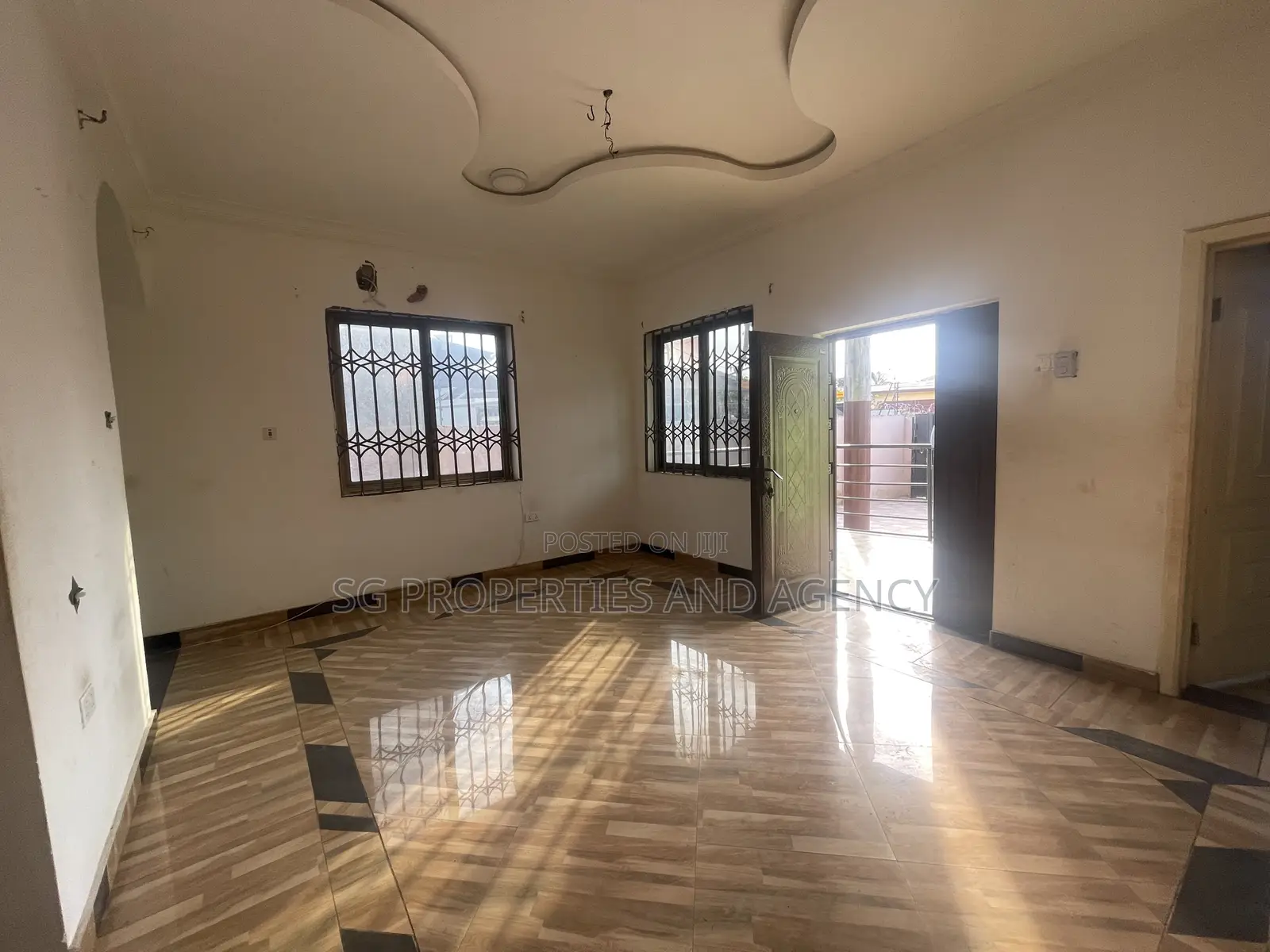 3bdrm Apartment in Lashibi, Sakumono for rent