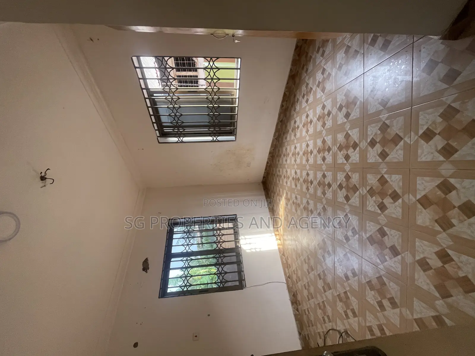 3bdrm Apartment in Lashibi, Sakumono for rent