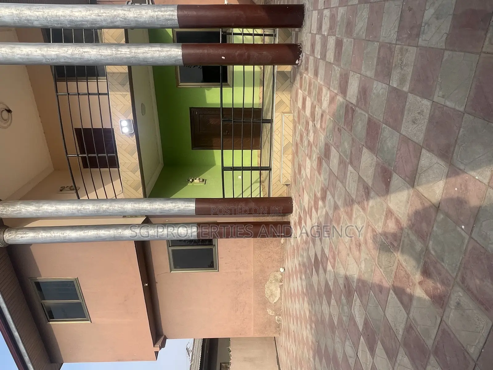 3bdrm Apartment in Lashibi, Sakumono for rent