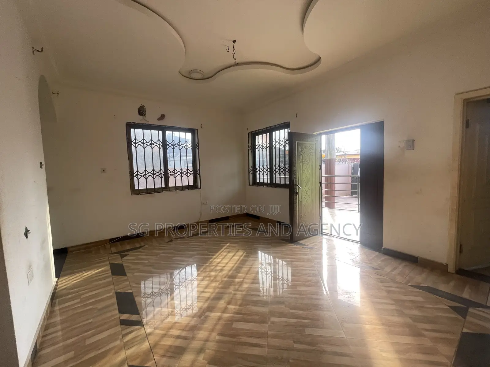 3bdrm Apartment in Lashibi, Sakumono for rent
