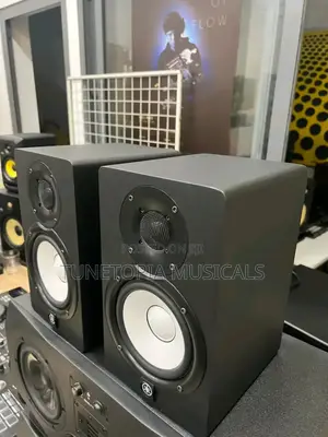Yamaha Hs5 5inches  Powered Studio Monitor.