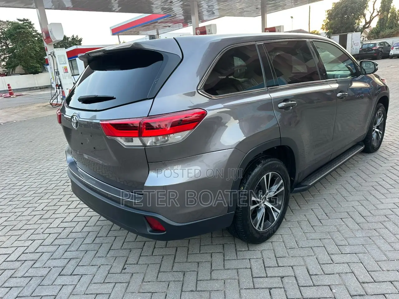 Toyota Highlander LE 2019 Gray