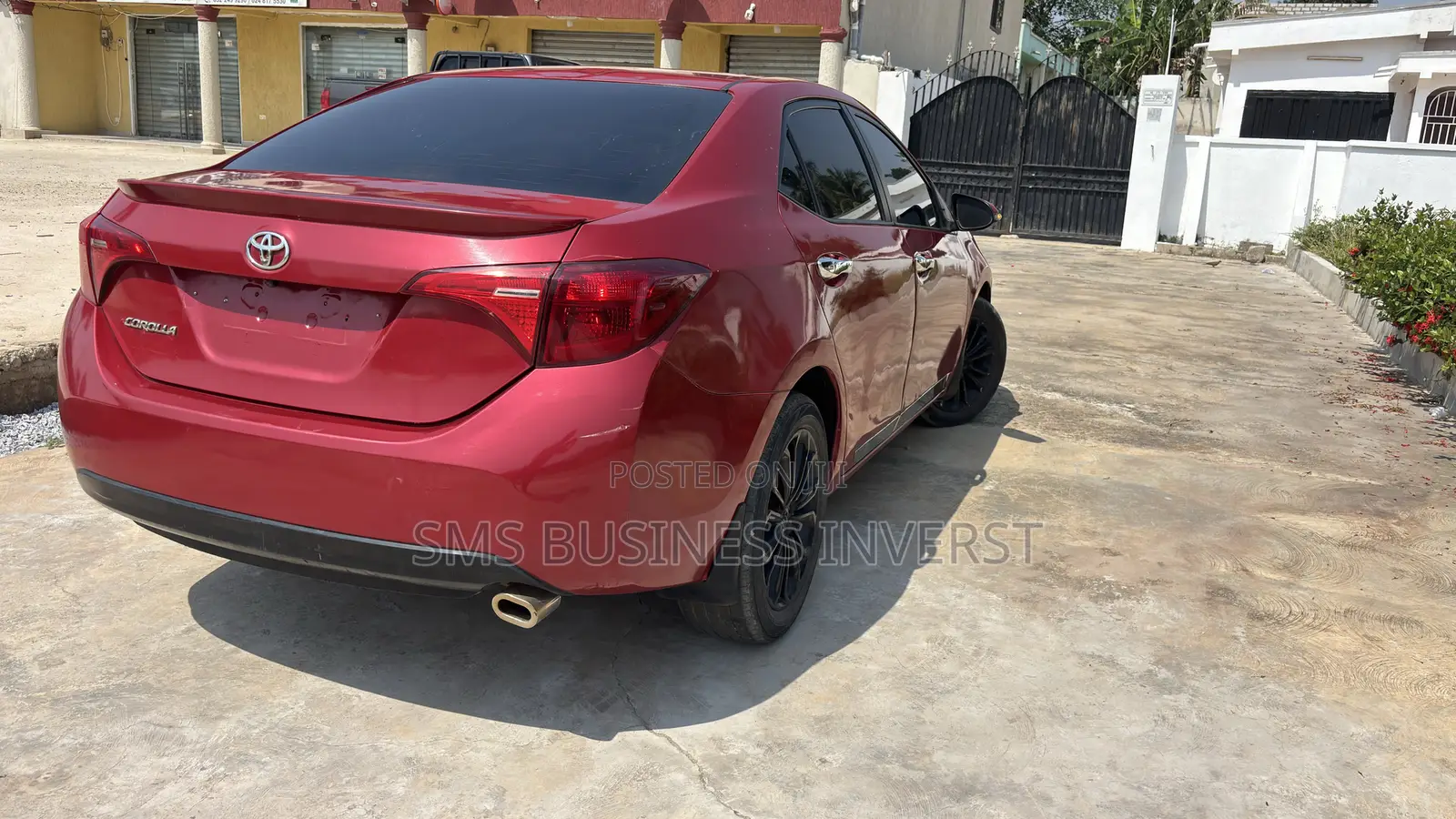 Toyota Corolla LE Eco (1.8L 4cyl 2A) 2018 Red