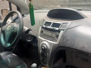 Toyota Yaris 2010 Gray