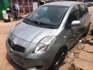 Toyota Yaris Base Hatchback 5dr 2010 Green