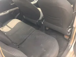 Toyota Yaris Base Hatchback 5dr 2010 Green