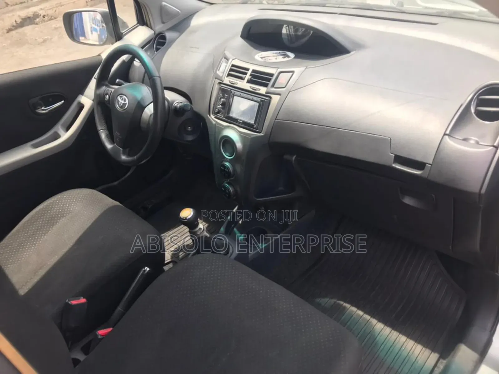 Toyota Yaris Base Hatchback 5dr 2010 Green