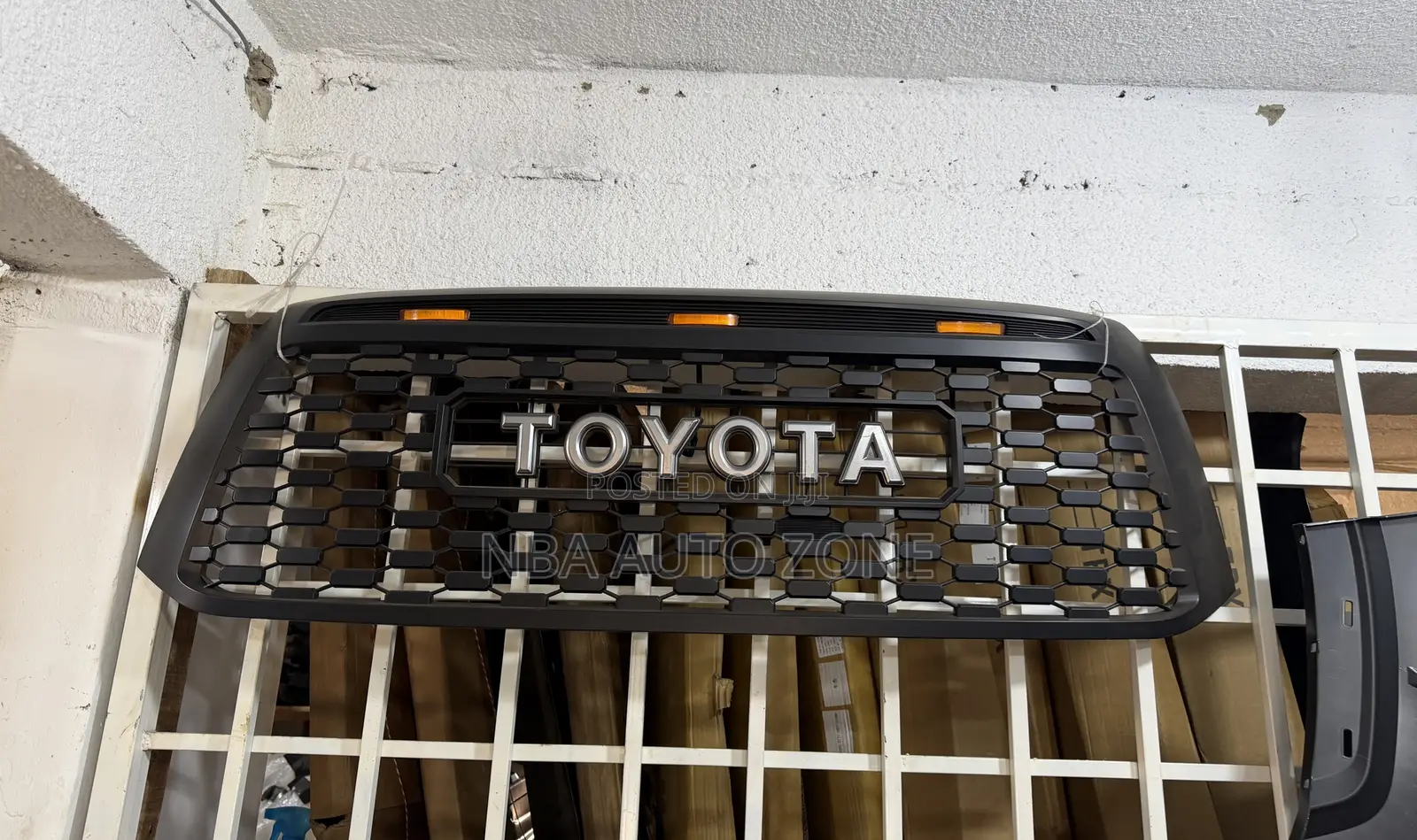 Toyota Tundra 2009-15 Spec Grille/ Shells