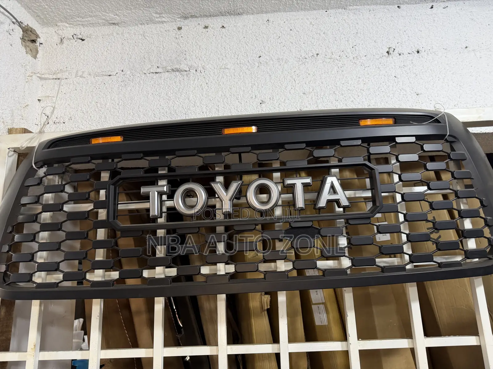 Toyota Tundra 2009-15 Spec Grille/ Shells
