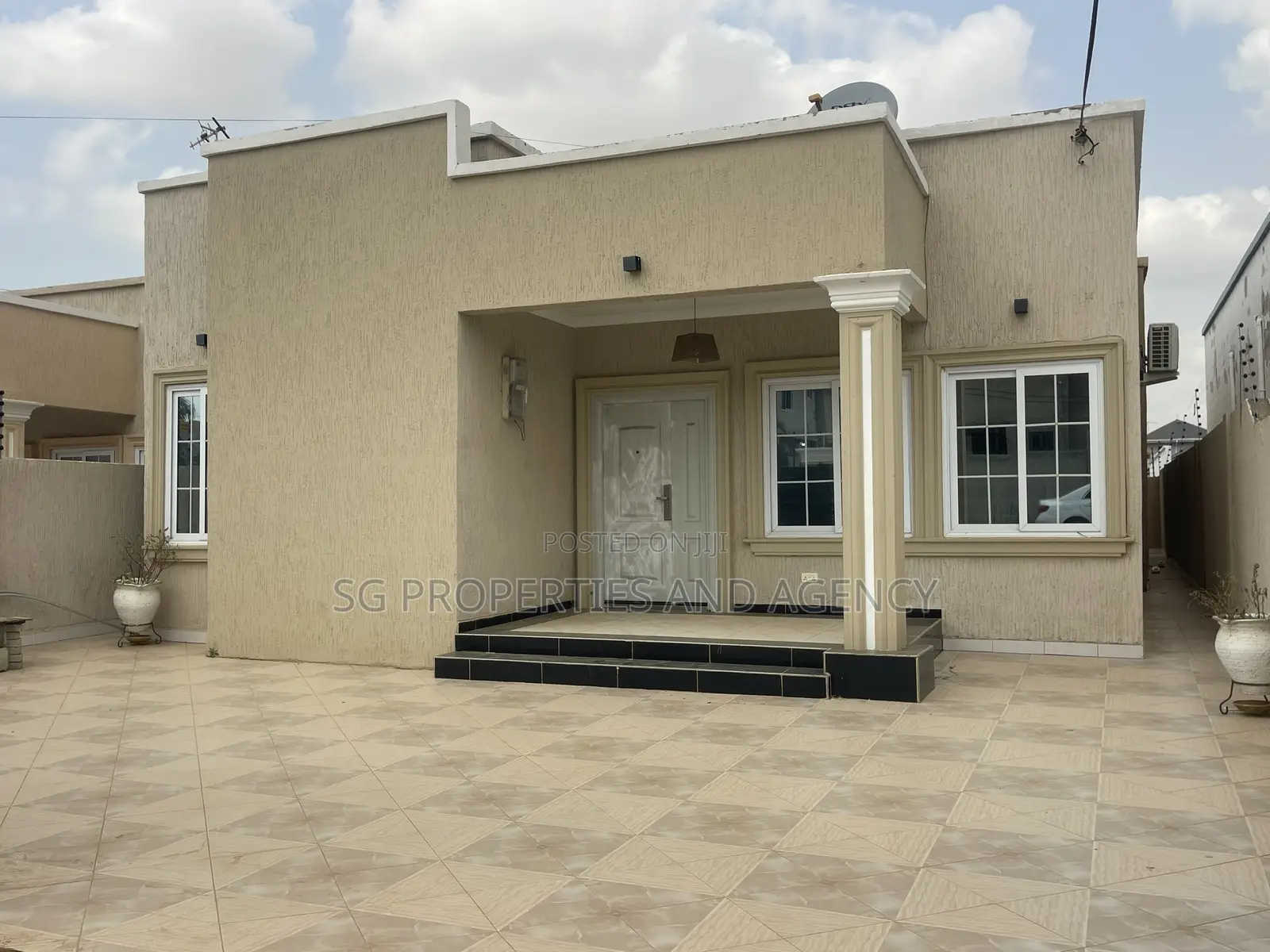 2bdrm House in Lashibi, Sakumono for rent