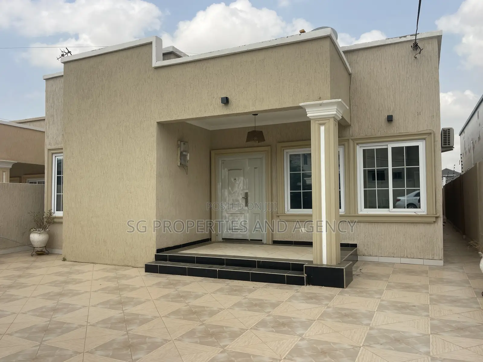 2bdrm House in Lashibi, Sakumono for rent