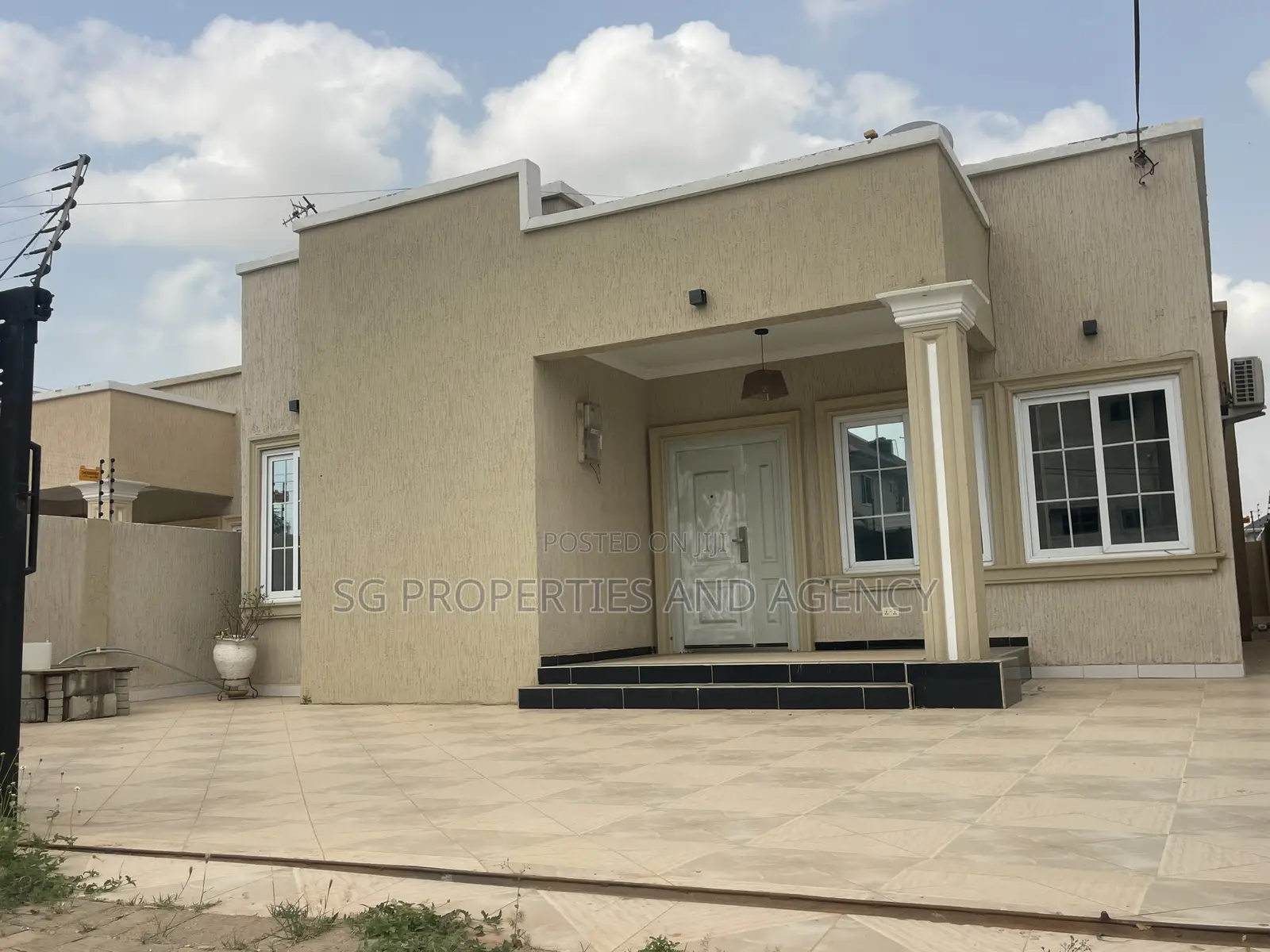 2bdrm House in Lashibi, Sakumono for rent