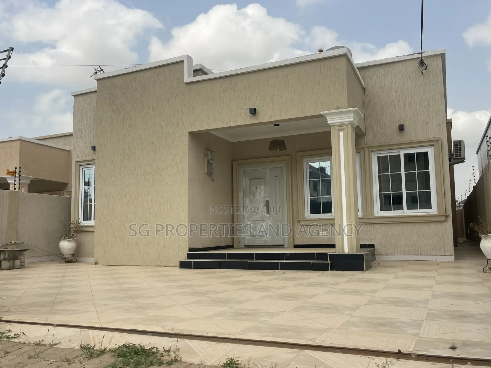 2bdrm House in Lashibi, Sakumono for rent