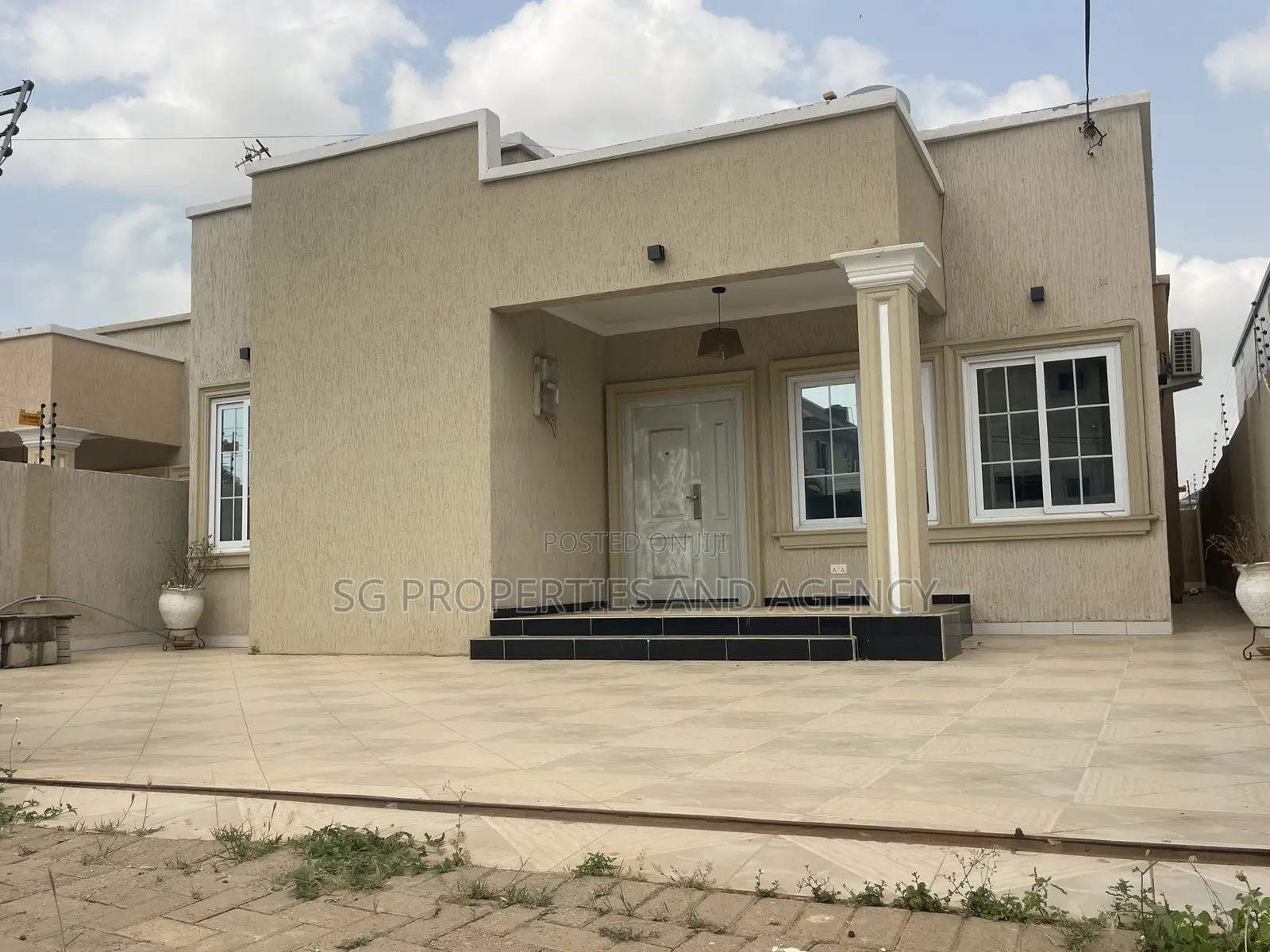 2bdrm House in Lashibi, Sakumono for rent