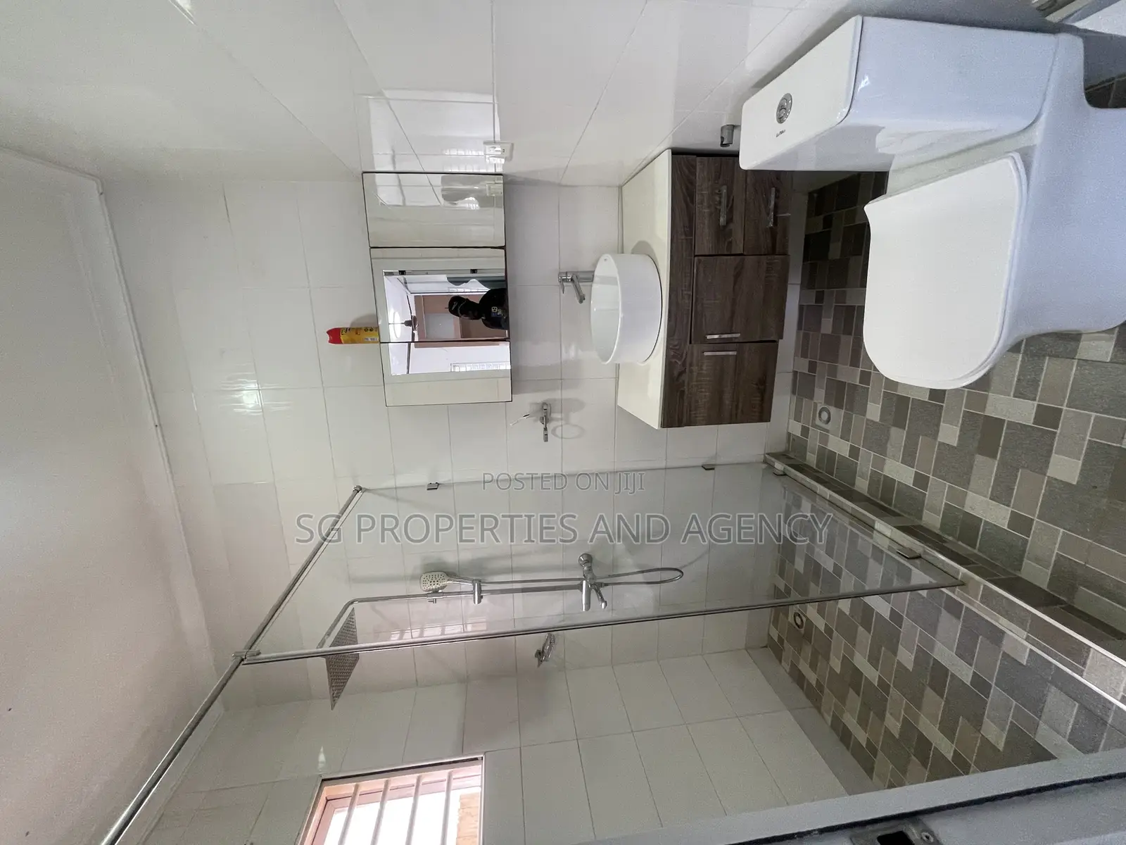 2bdrm House in Lashibi, Sakumono for rent