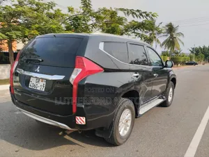 Mitsubishi Pajero Sport 2017 Black