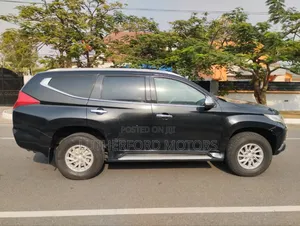 Mitsubishi Pajero Sport 2017 Black