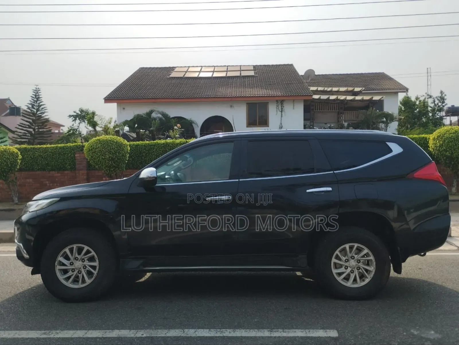 Mitsubishi Pajero Sport 2017 Black