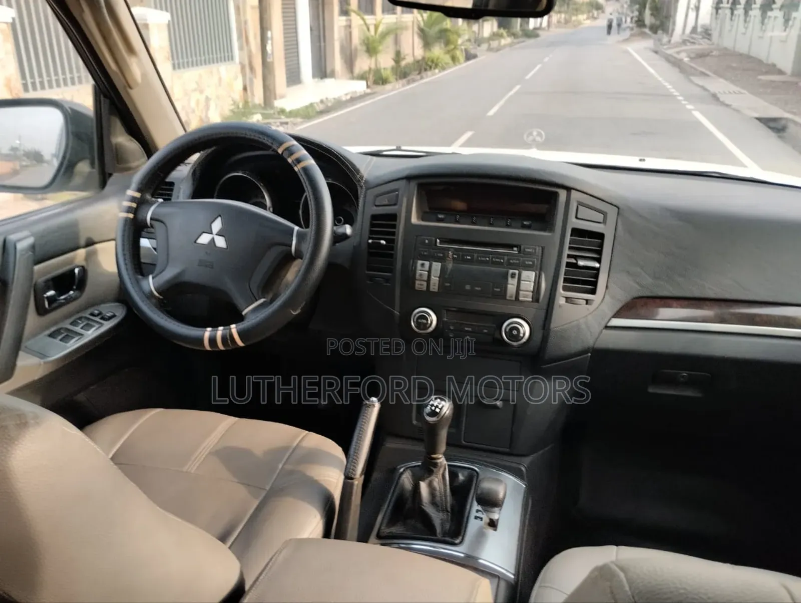 Mitsubishi Pajero Sport 2017 Black