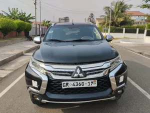Mitsubishi Pajero Sport 2017 Black