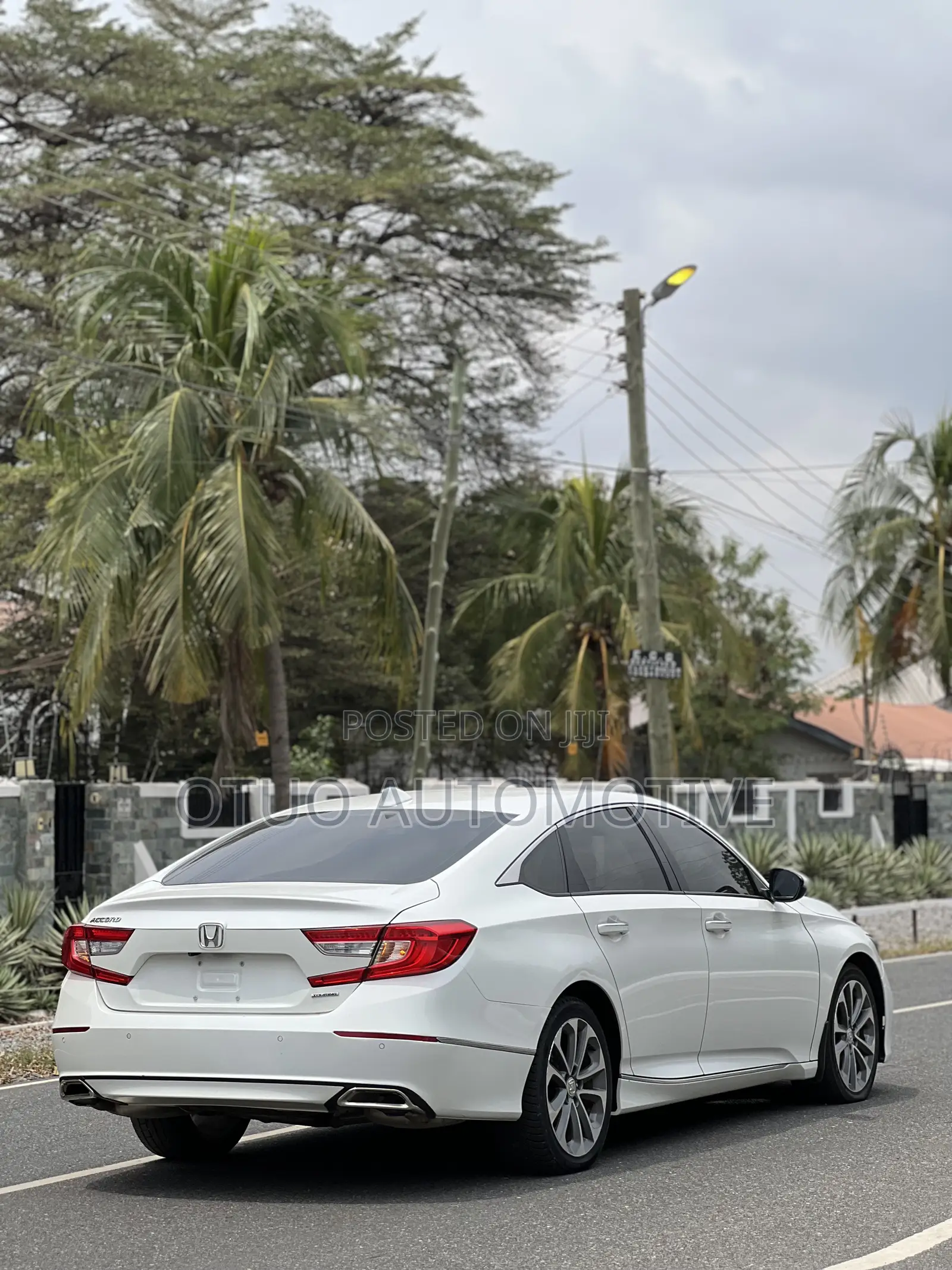 Honda Accord Touring 2.0T 2018 White