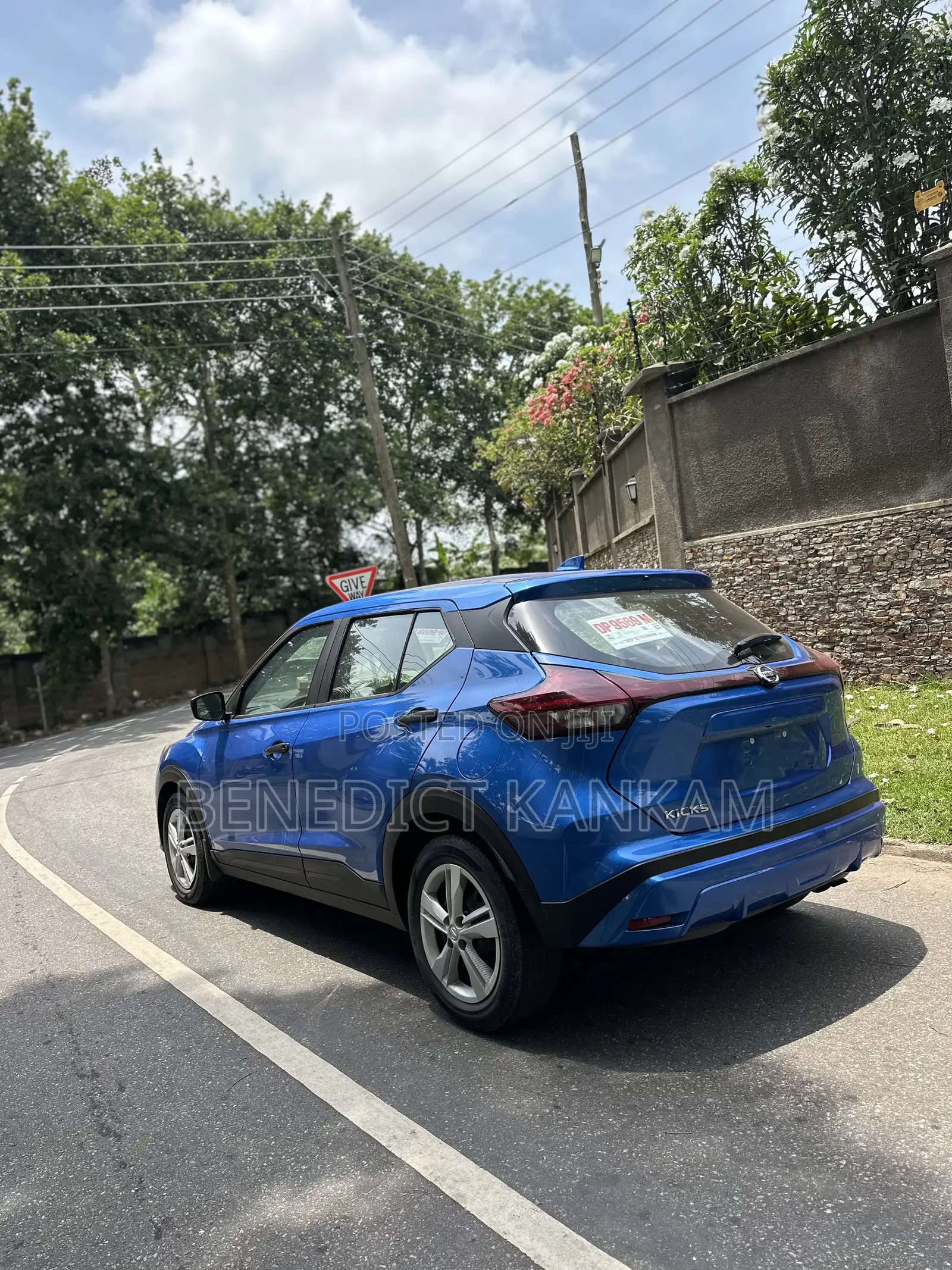 Nissan Kicks 2021 Blue