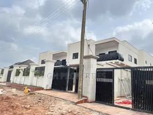 4bdrm Duplex in Three Away From Main, Kumasi Metropolitan for sale