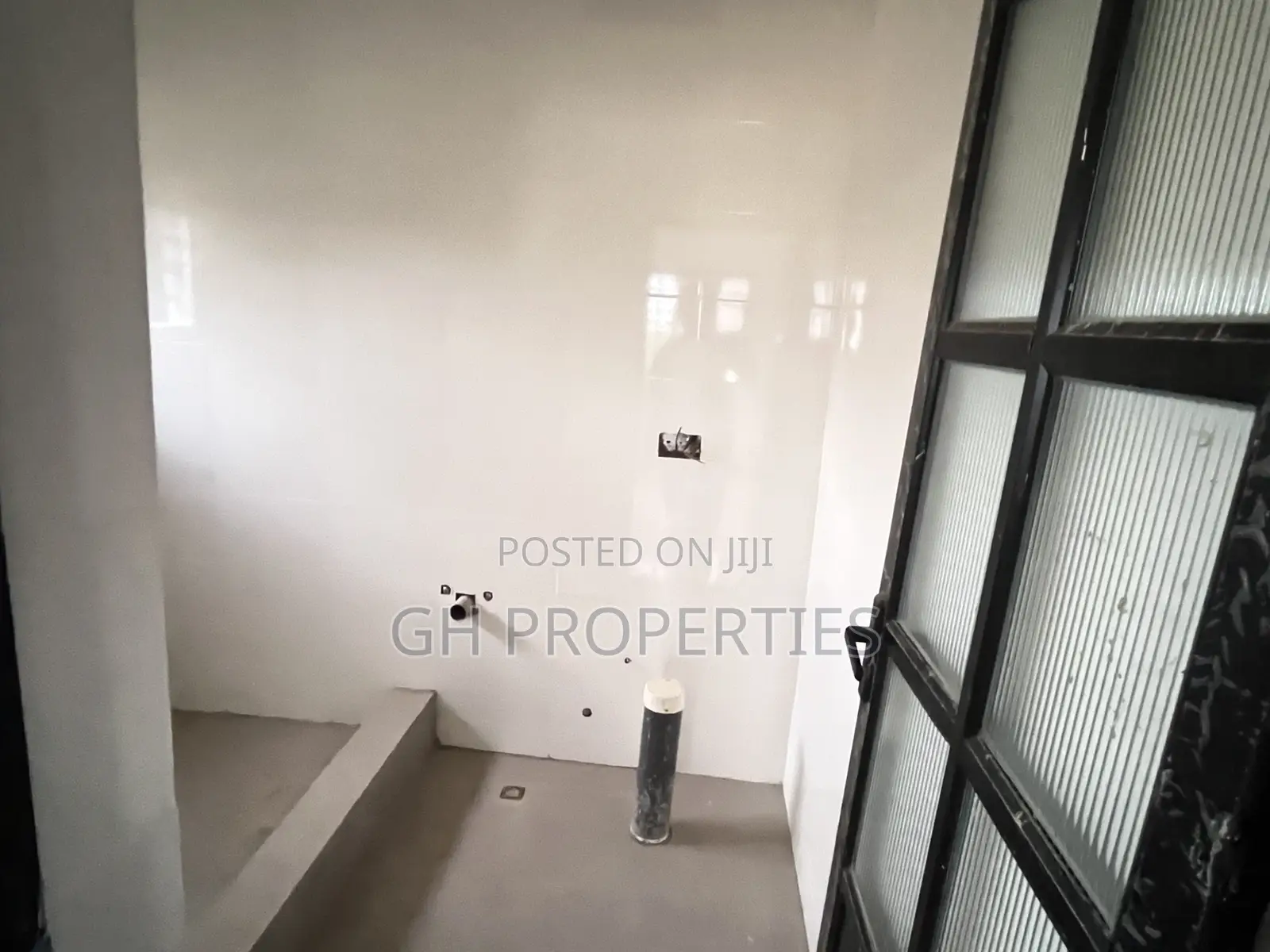 4bdrm Duplex in Three Away From Main, Kumasi Metropolitan for sale
