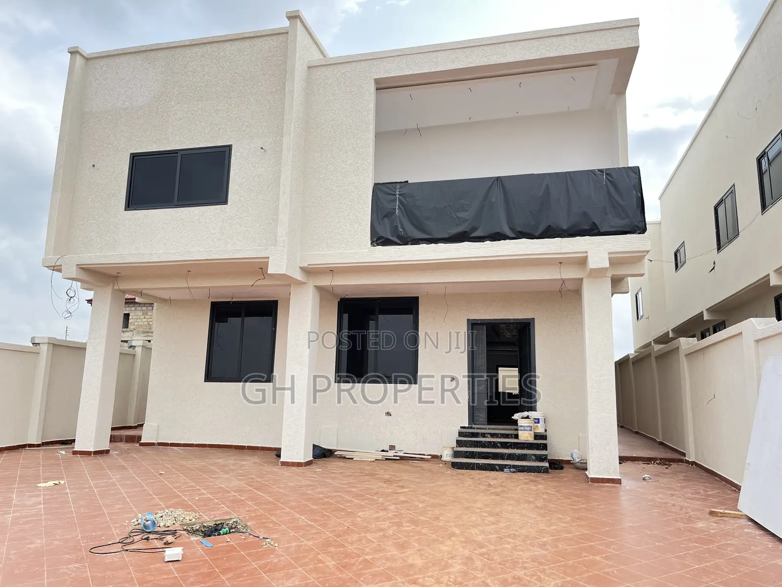 4bdrm Duplex in Three Away From Main, Kumasi Metropolitan for sale