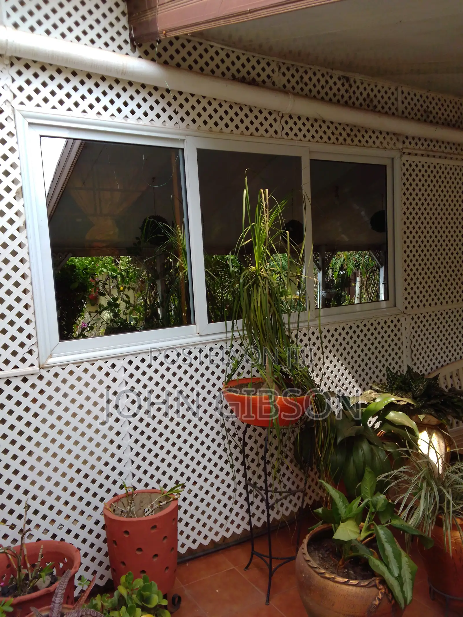 8bdrm House in 8 Bedroom House, SSNIT Flats for sale