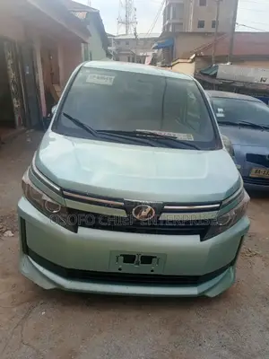 Toyota Voxy SV Premium 2014
