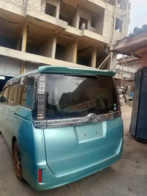 Toyota Voxy SV Premium 2014