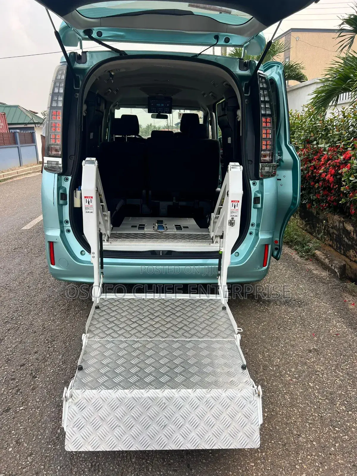 Toyota Voxy SV Premium 2014